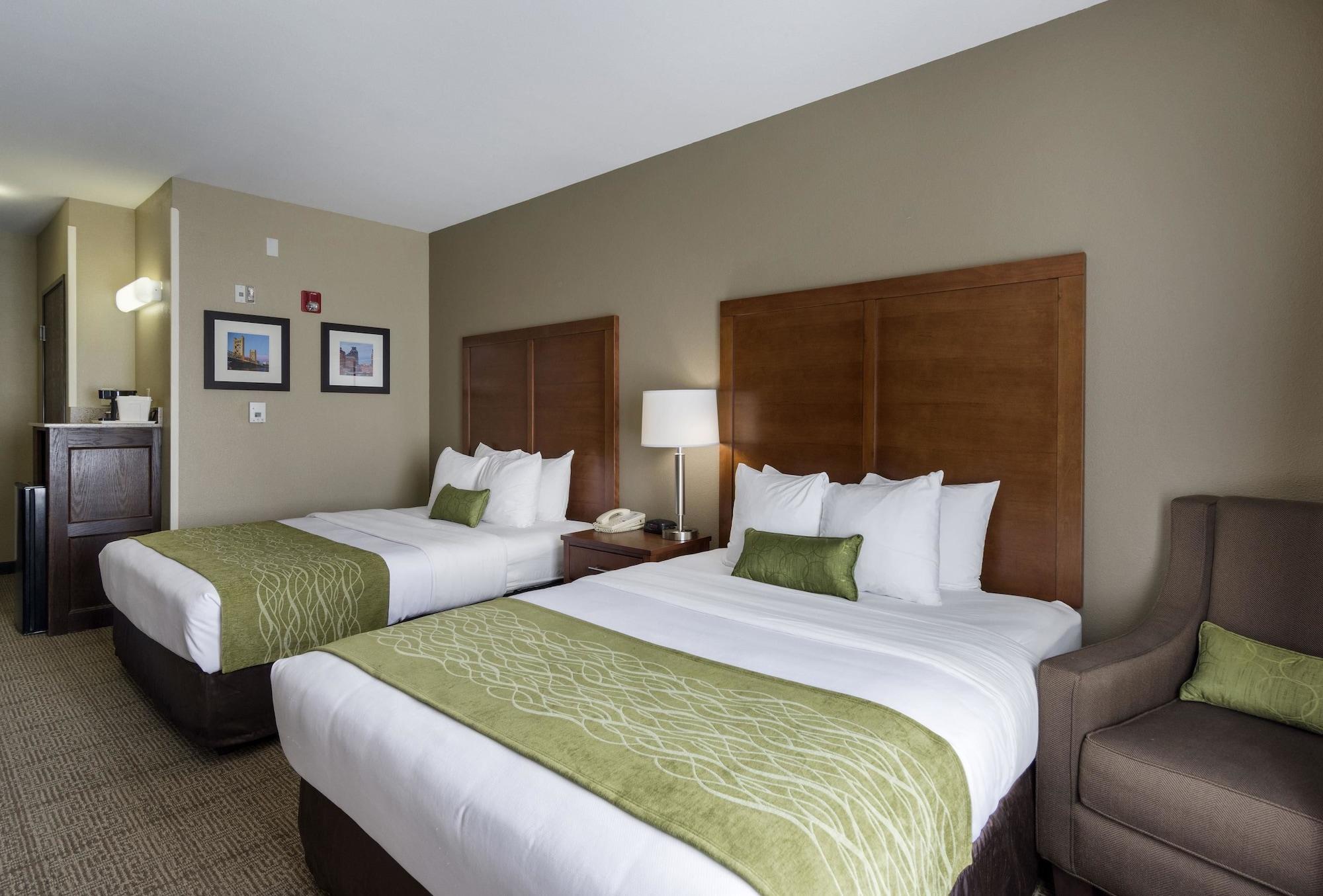 Comfort Inn & Suites Sacramento - University Area Exterior photo