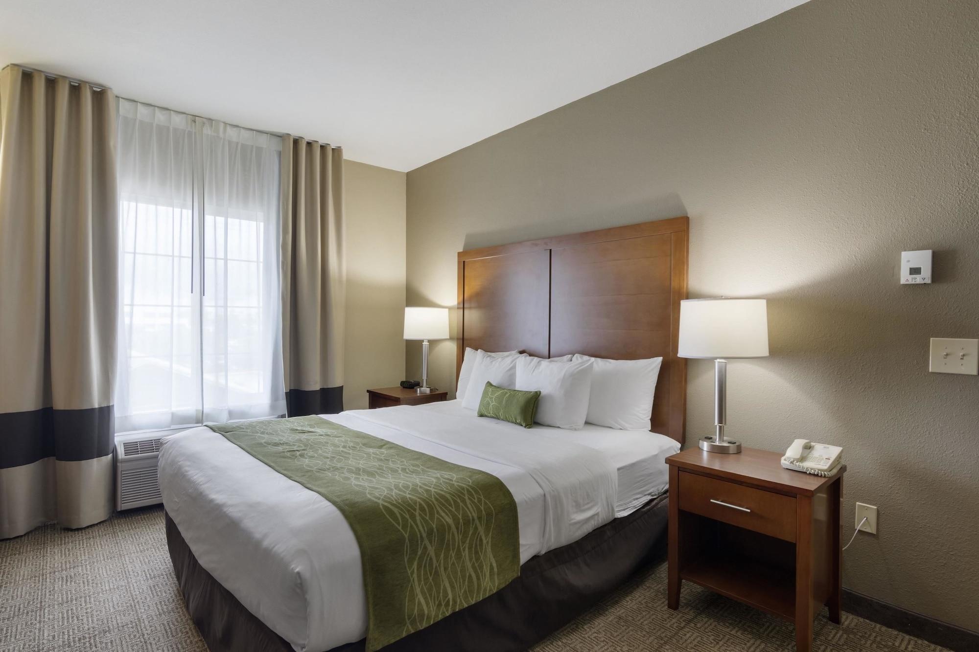 Comfort Inn & Suites Sacramento - University Area Exterior photo